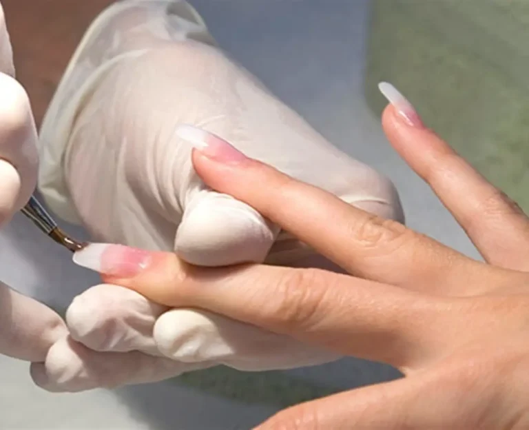 luxurious-manicure-with-pedicure-combination-for-hands-and-feet