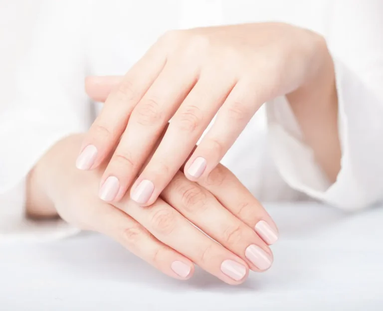 nail-buffing-and-shaping-for-smooth-and-shiny-fingernails