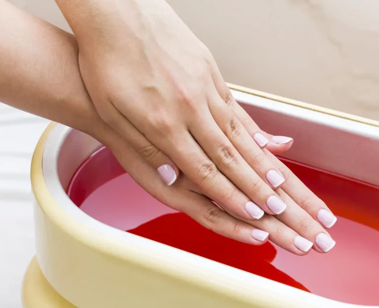 french-manicure-for-elegant-and-tidy-fingernails