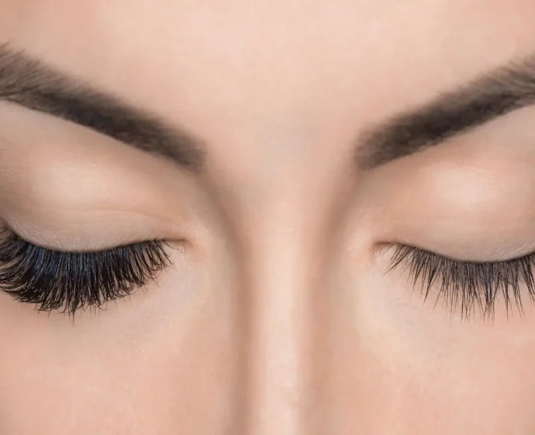 eyelash-tinting-for-dark-and-defined-lashes