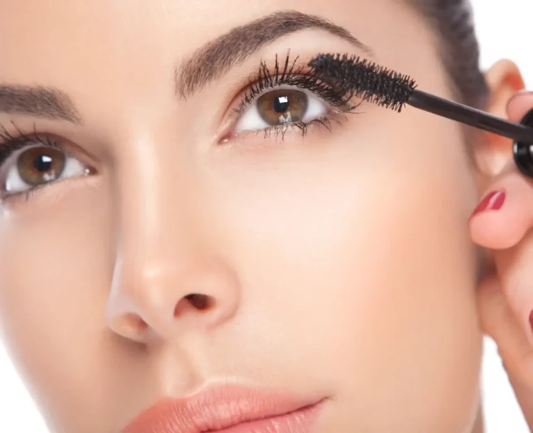 eyelash-extension-service-for-long-and-voluminous-lashes