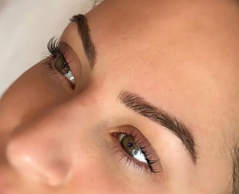 eyebrow-tinting-for-full-and-natural-looking-brows