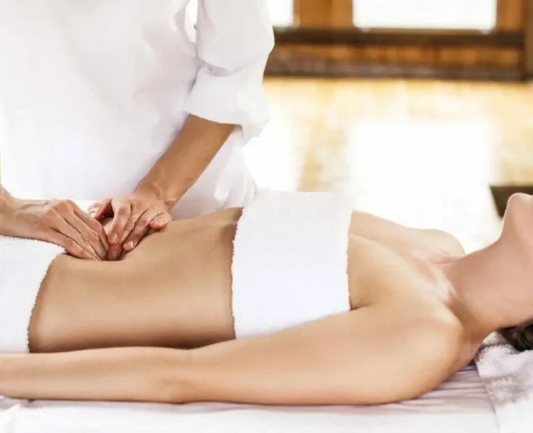 gentle-bikini-waxing-with-soothing-products