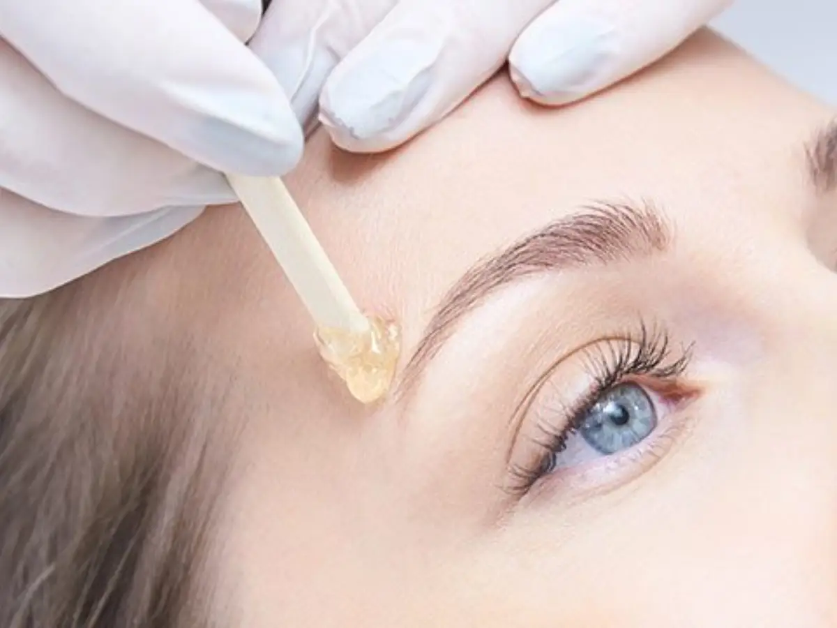 eyebrow-tinting-with-organic-dyes
